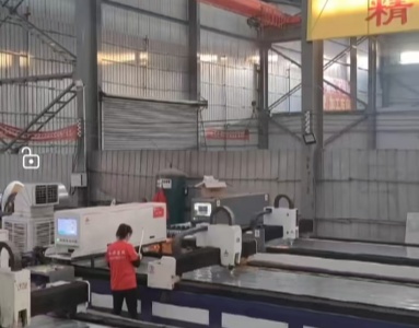 三臺自動數控異形件切割機